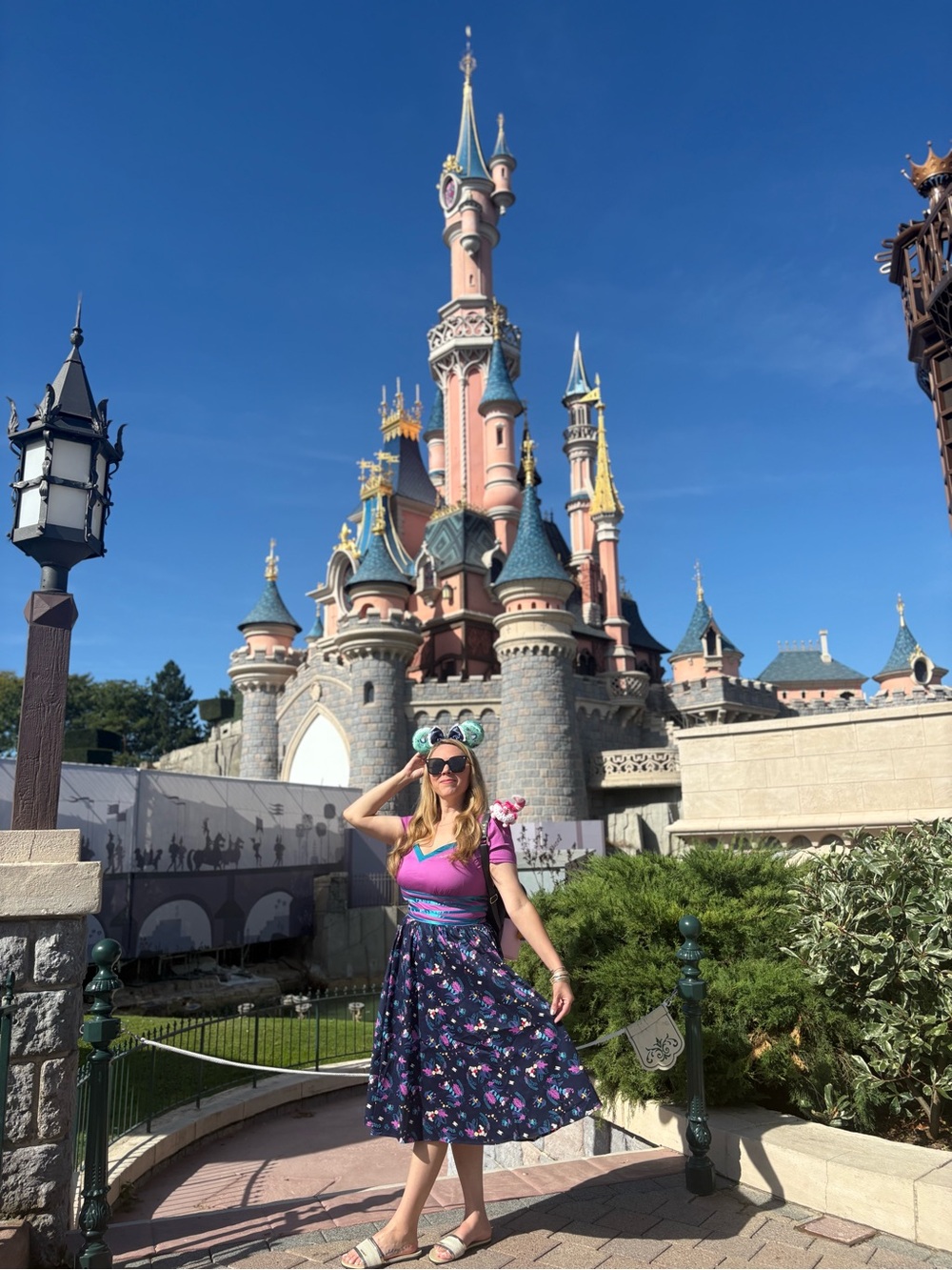 Disney Dress shop med Alice in wonderland Cheshire Cat
